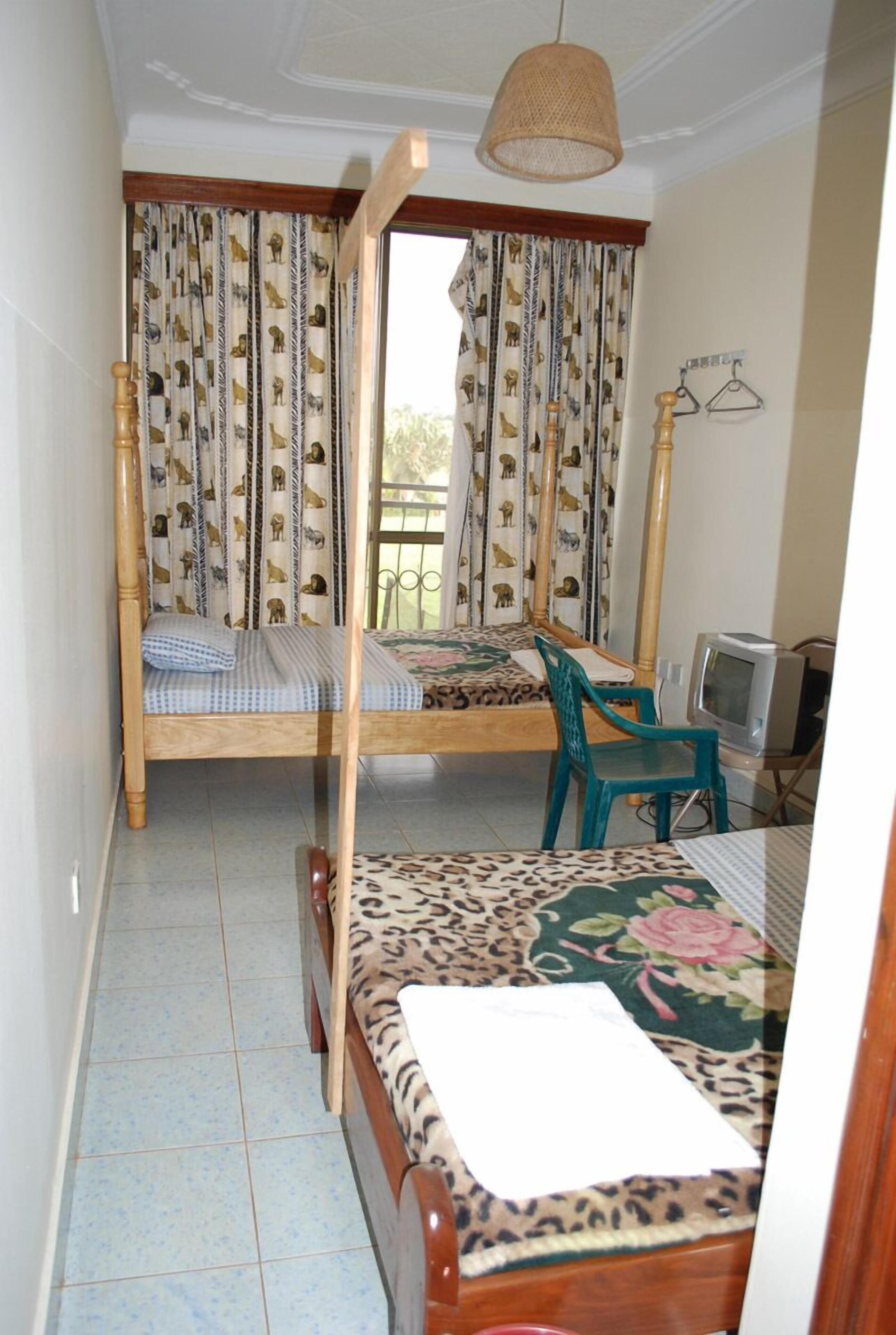 Desk, laptop workspace, soundproofing, free WiFi