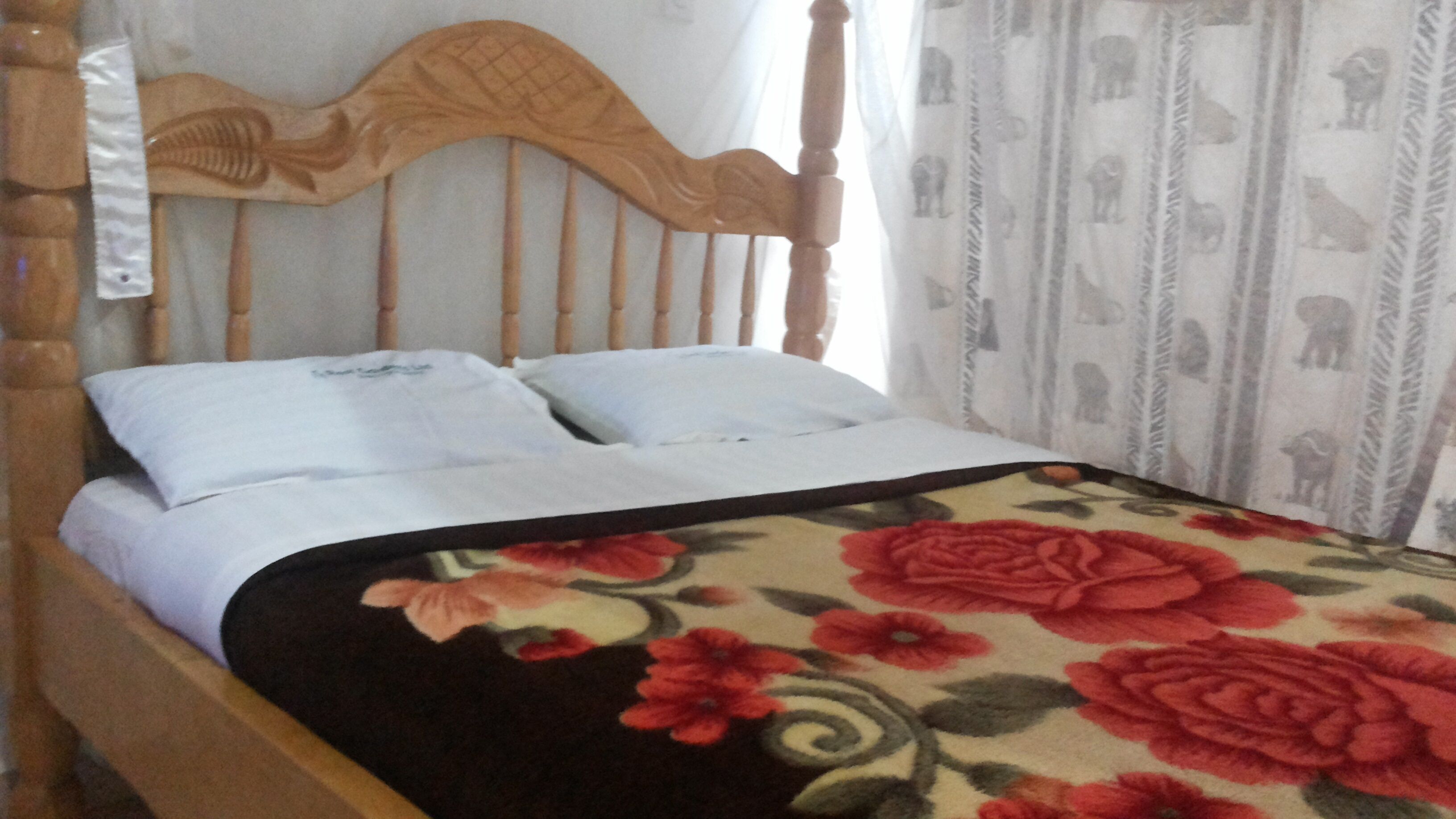 Desk, laptop workspace, soundproofing, free WiFi