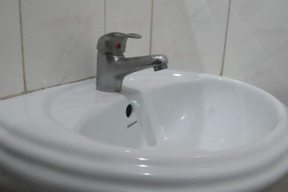 Bathroom sink
