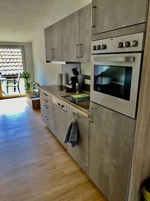 Kühlschrank, Ofen, Herdplatte, Geschirrspüler