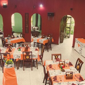 Se sirven desayunos, comidas y cenas 
