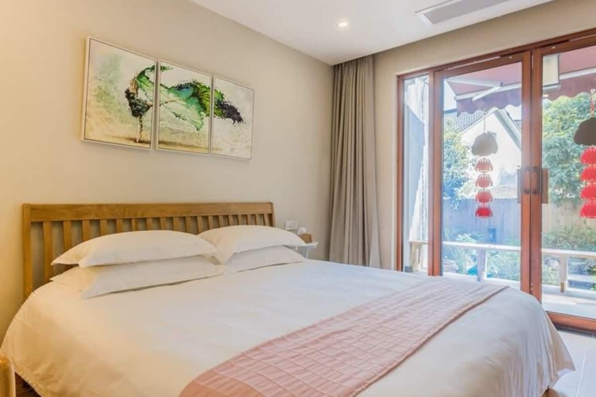 Design Double Room | Blackout drapes, free WiFi, bed sheets