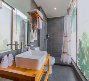 Family Room | Bathroom sink - Floral Hotel Hangzhou Pupu (Hangzhou)
