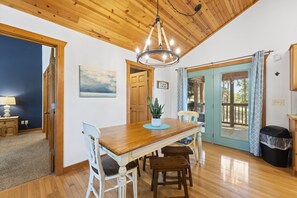 Cottage, 2 Bedrooms | Dining