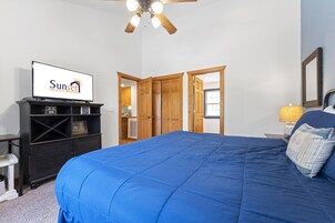 Cottage, 2 Bedrooms | 2 bedrooms, iron/ironing board, free WiFi