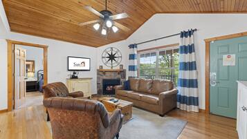 Cottage, 2 Bedrooms | Living area | Smart TV