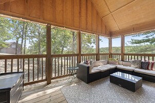 Casa de campo, 2 habitaciones | Zona de estar | Una Smart TV