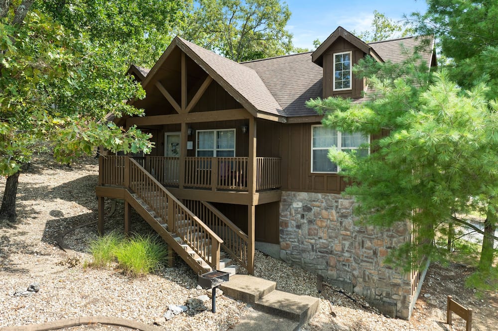 Paradise Lodge 2 Bedroom Home by RedAwning - Saddlebrooke, MO