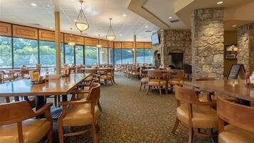 Cottage, 2 Bedrooms | Dining