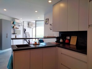 Fridge, microwave, oven, stovetop