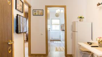 Appartement Premium, balcon, vue ville | Cuisine privée | Grand réfrigérateur, micro-ondes, plaque de cuisson