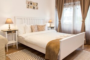 Apartamento premium, sacada, vista para a cidade | 1 quarto, lençóis italianos Frette, roupas de cama premium