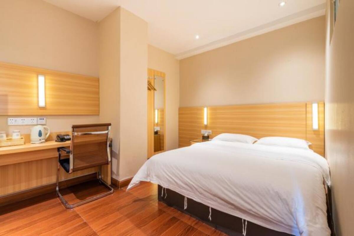 Desk, blackout curtains, free WiFi, bed sheets