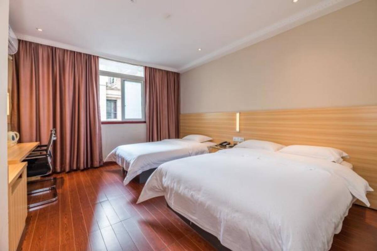 Desk, blackout curtains, free WiFi, bed sheets