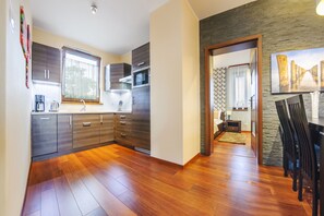 Apartment (12, Orla Bialego 5) | Eigene Kochnische | Kühlschrank, Herdplatte, Wasserkocher, Kochgeschirr/Geschirr/Besteck