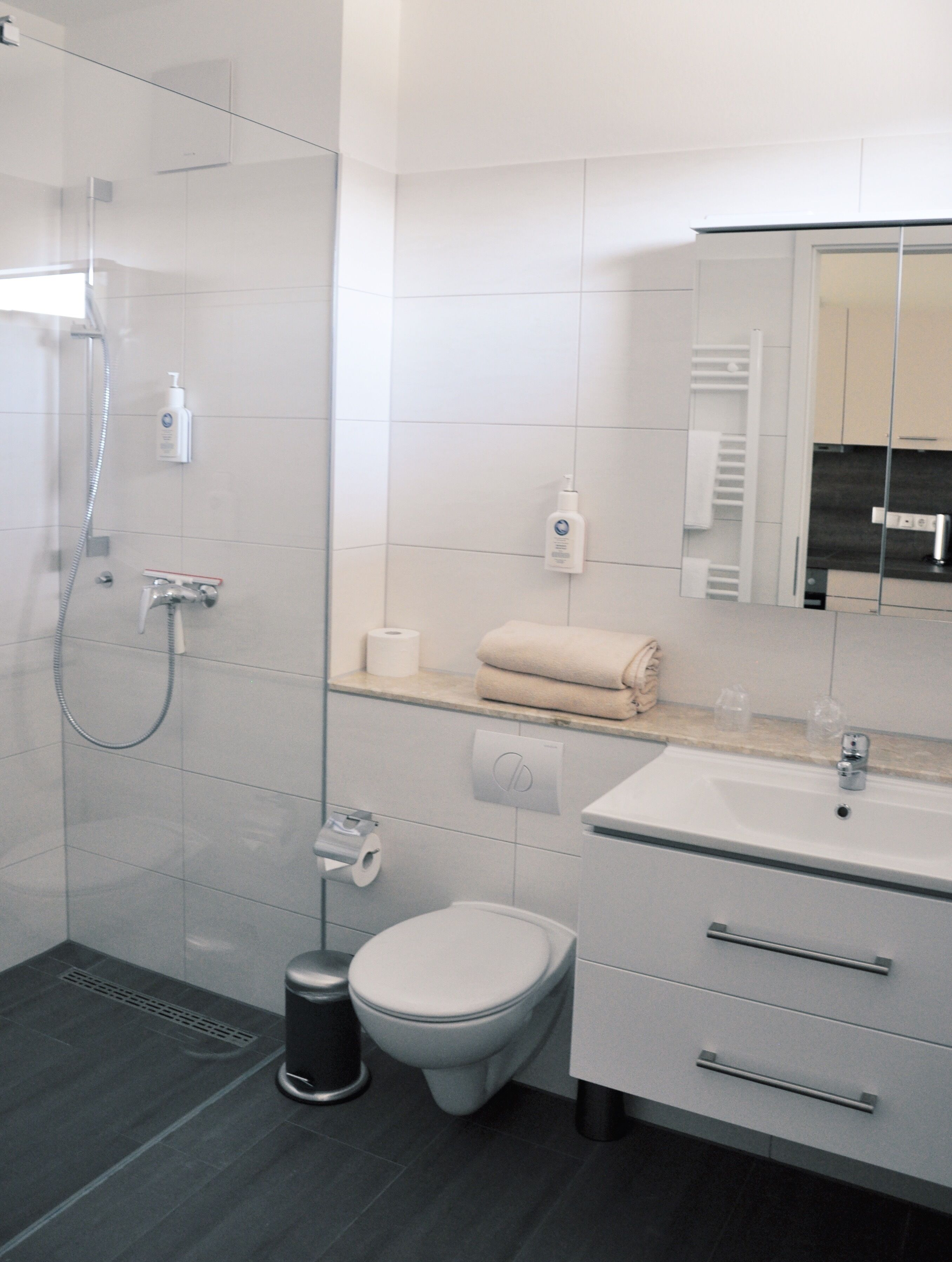 apartment | bathroom | free toiletries, hair dryer, bathrobes, towels