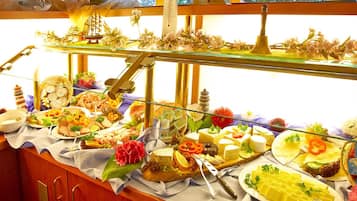 Se ofrece un desayuno bufé (23 EUR por persona)