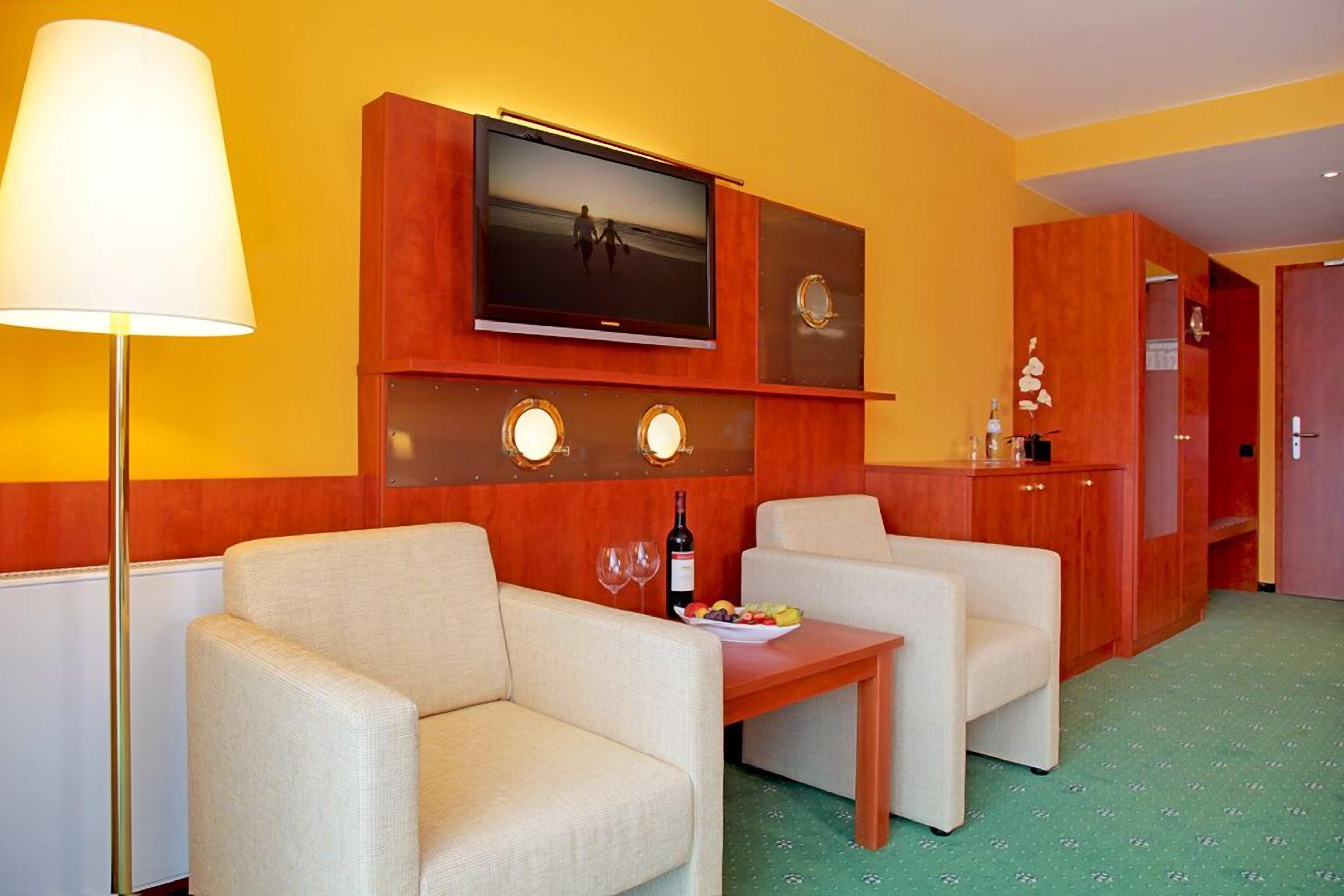 junior suite | 1 bedroom, in-room safe, desk, soundproofing