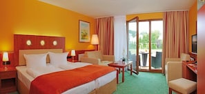 Junior-sviitti | Tallelokero huoneessa, työpöytä, äänieristys, ilmainen Wi-Fi