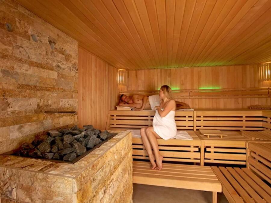 Warmsteinmassagen, Körperpeelings, Reflexologie