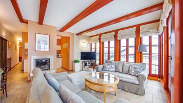 Apartment (36) | Living area | Flat-screen TV