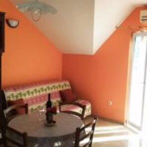 Interior - Laura Apartments (Kamenari)