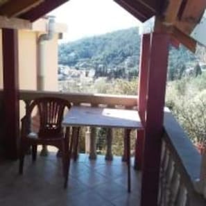 Basic Apartment | Terrace/patio - Laura Apartments (Kamenari)