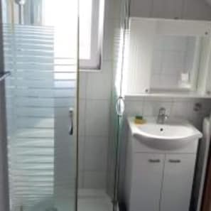 Basic-Apartment | Badezimmer