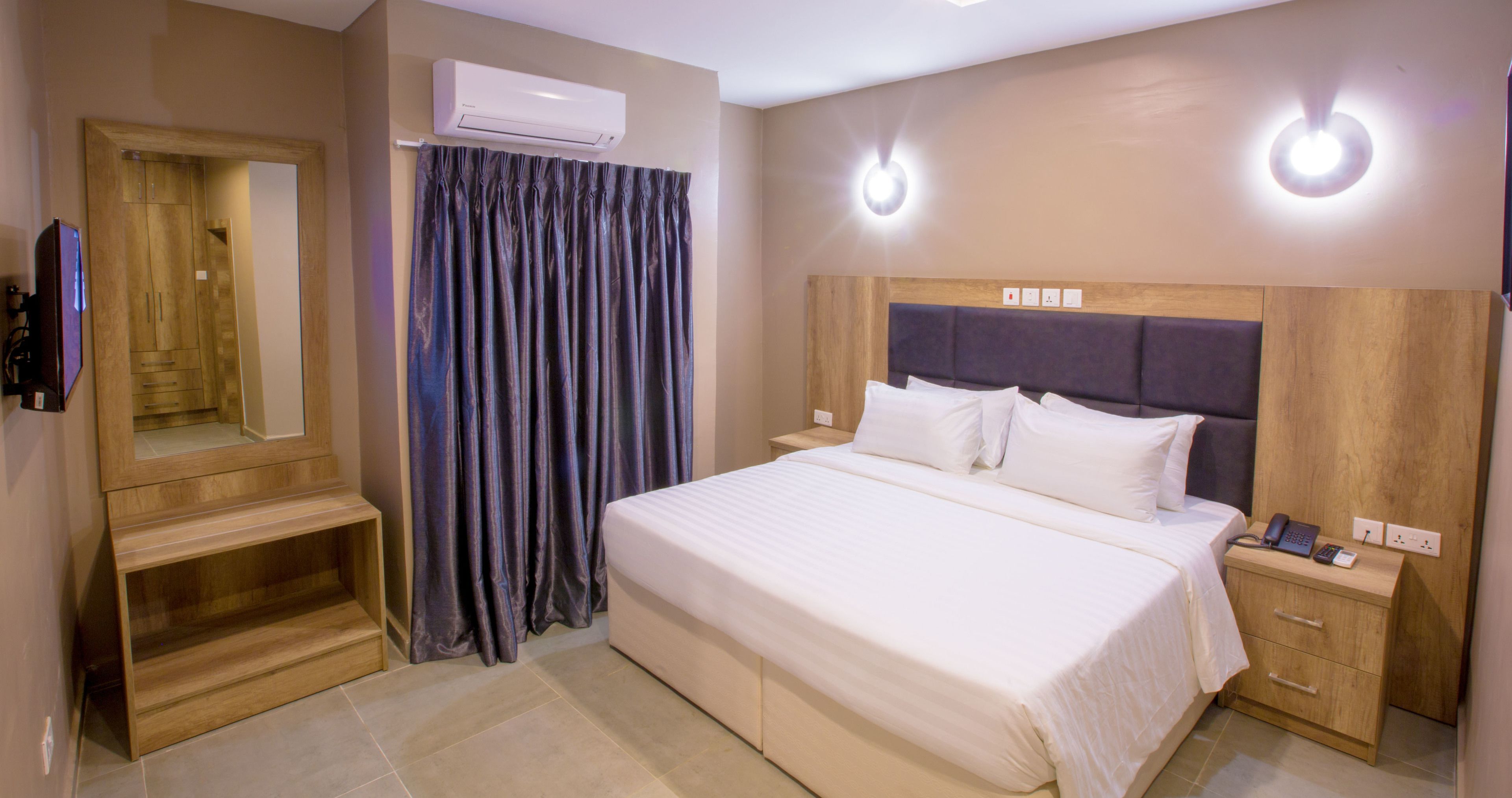 Deluxe Room (Silver) | Free WiFi, bed sheets
