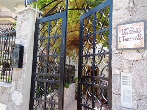 Entrada de la propiedad