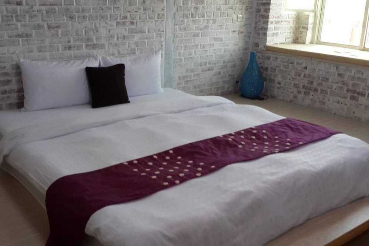 Comfort Double Room | Desk, WiFi (free), bed sheets