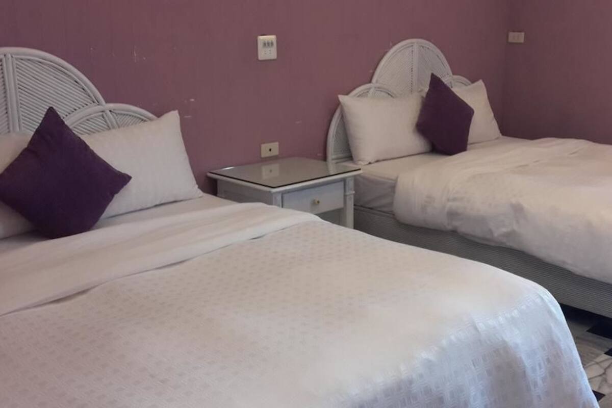 Family Quadruple Room | Desk, WiFi (free), bed sheets
