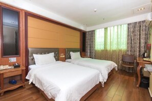 Superior Twin Room | Meja, langsir/tirai gelap terus, Wi-fi percuma, cadar katil 