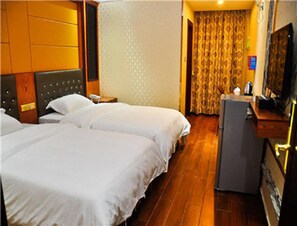 Deluxe Twin Room | Meja, langsir/tirai gelap terus, Wi-fi percuma, cadar katil 