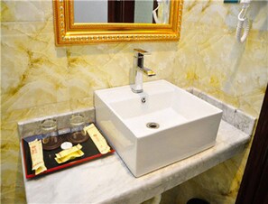 Shower, free toiletries, hair dryer, slippers - Yimi Hotel Xichang Metro Station Branch (Guangzhou)