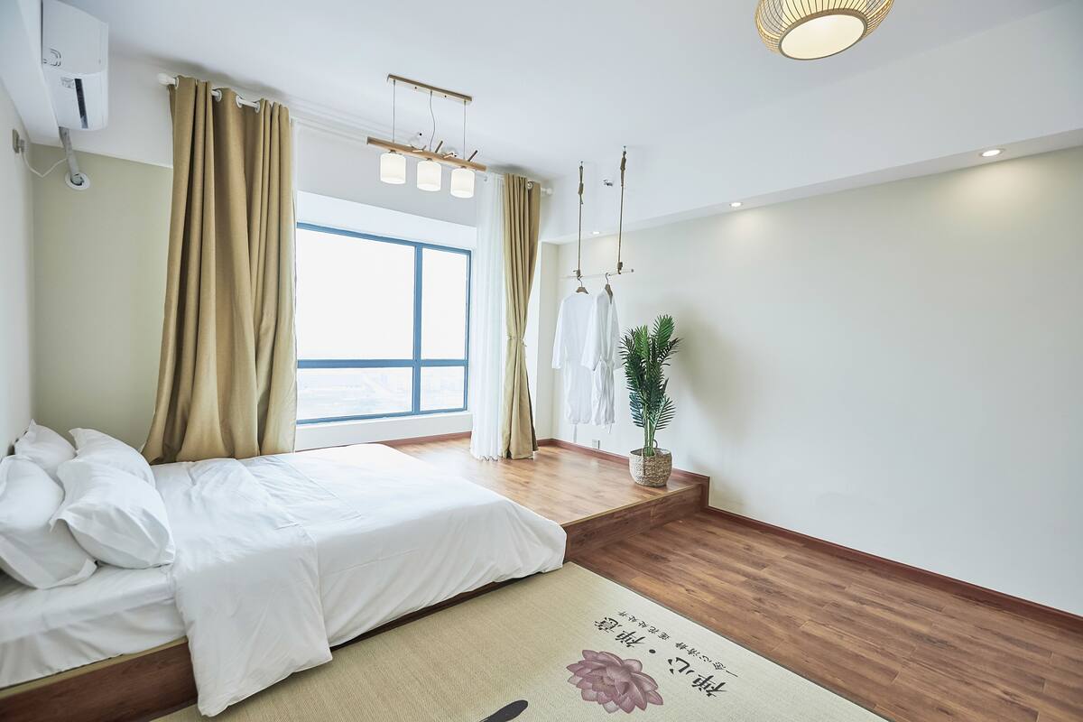 Blackout curtains, free WiFi