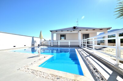Villa Bianca (villa superiore) with private pool