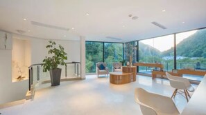 Sala de estar en el lobby