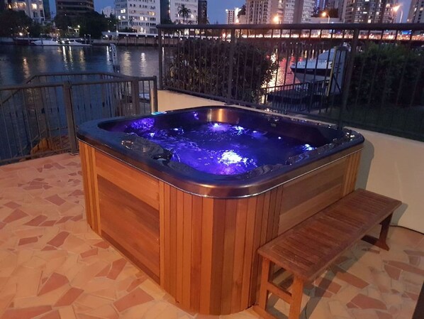 Duplex, 4 Bedrooms, Non Smoking | Private spa tub