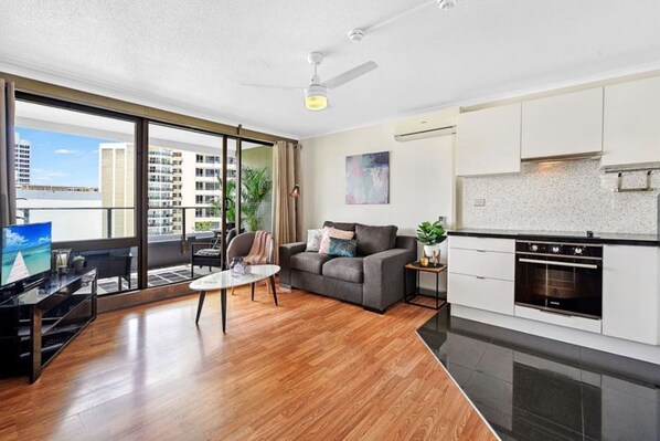 Apartment, 2 Bedrooms, Non Smoking | Living area