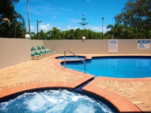 Exterior - Grand, Bright, Modern Home (Surfers Paradise)