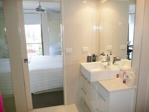 Apartment, 1 Bedroom, Non Smoking | Bathroom - Stunning Sea and Ocean Views Apt (Surfers Paradise)