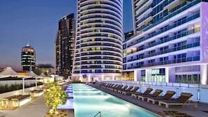 Exterior - Luxurious Apartment, Heart of Surfers (Surfers Paradise)