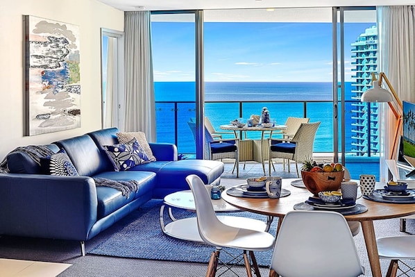 Dining - Luxurious Apartment, Heart of Surfers (Surfers Paradise)