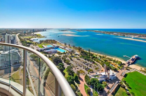 Luxury 3BR Apt with Incredible Views