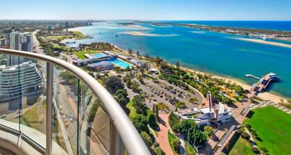 Luxury 3BR Apt with Incredible Views