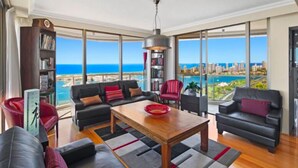 Apartment, 3 Bedrooms, Non Smoking | Living room