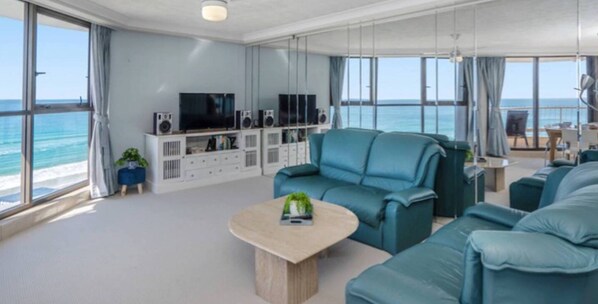 Apartment, 2 Bedrooms, Non Smoking | Living area