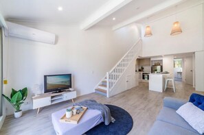 Apartment, 2 Bedrooms, Non Smoking | Living area