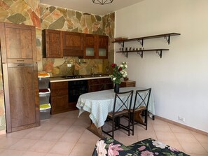 Fridge, oven - Terra Luna house in the countryside (Mentana)
